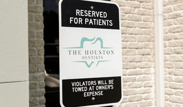 The Houston Dentists offering comprehensive family and cosmetic dental services
