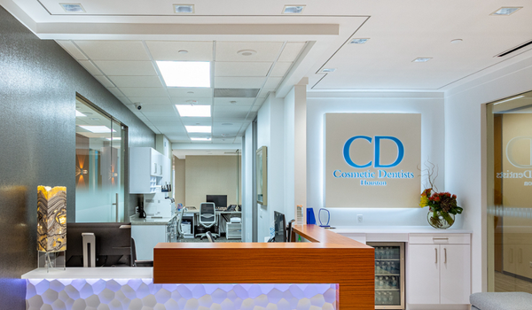 Cosmetic Dentists of Houston clinic specializing in smile makeovers and veneers