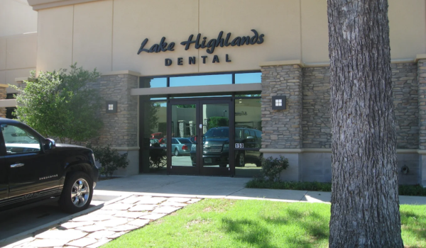 Lake Highlands Dental clinic exterior and treatment room, recognized among the best dentists in Dallas for comprehensive and family-focused dental care.